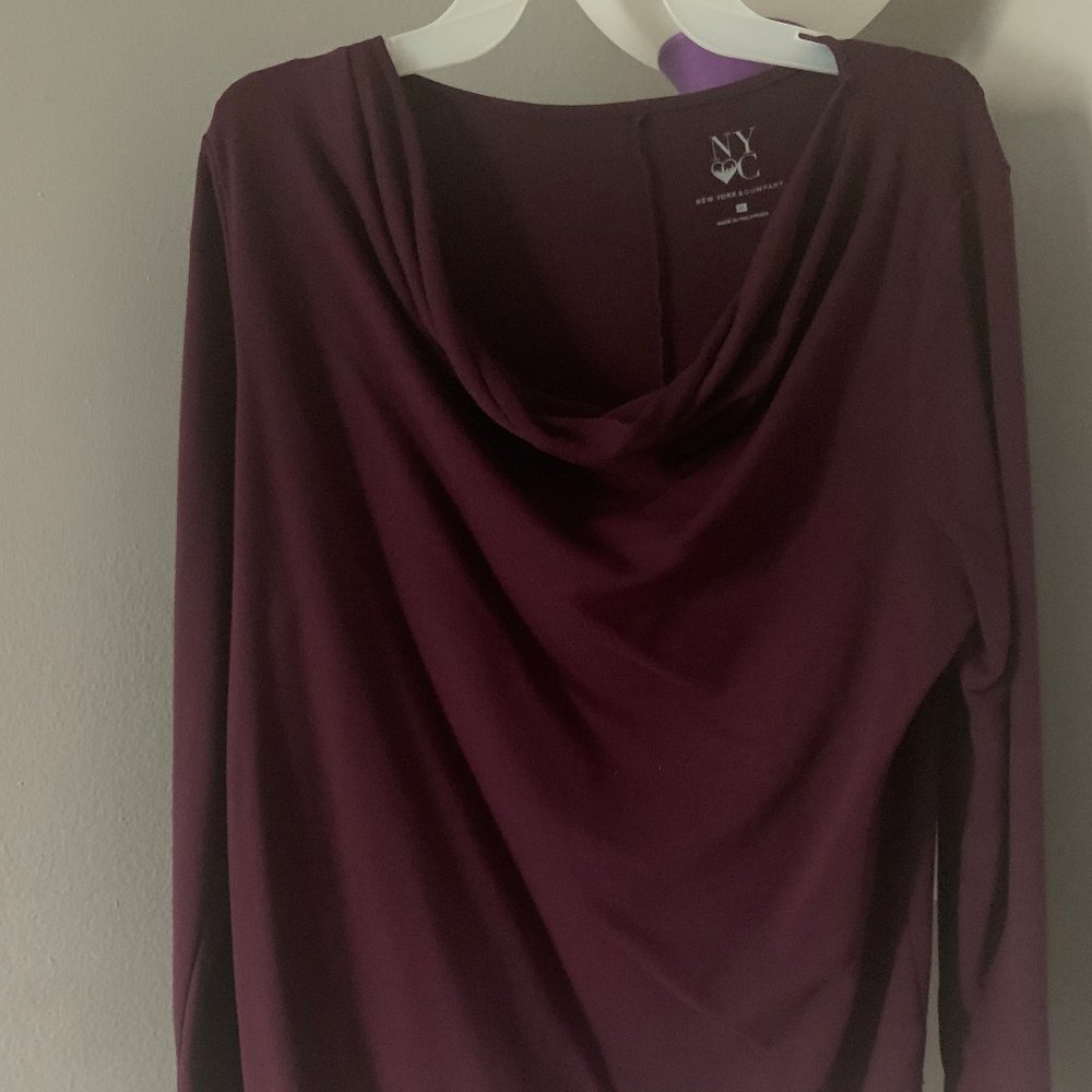 New York and Company burgundy scoop neck